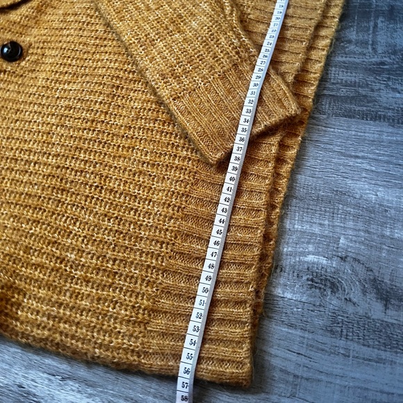 Worn once woman’s sweater. Very, very soft. - Picture 4 of 5